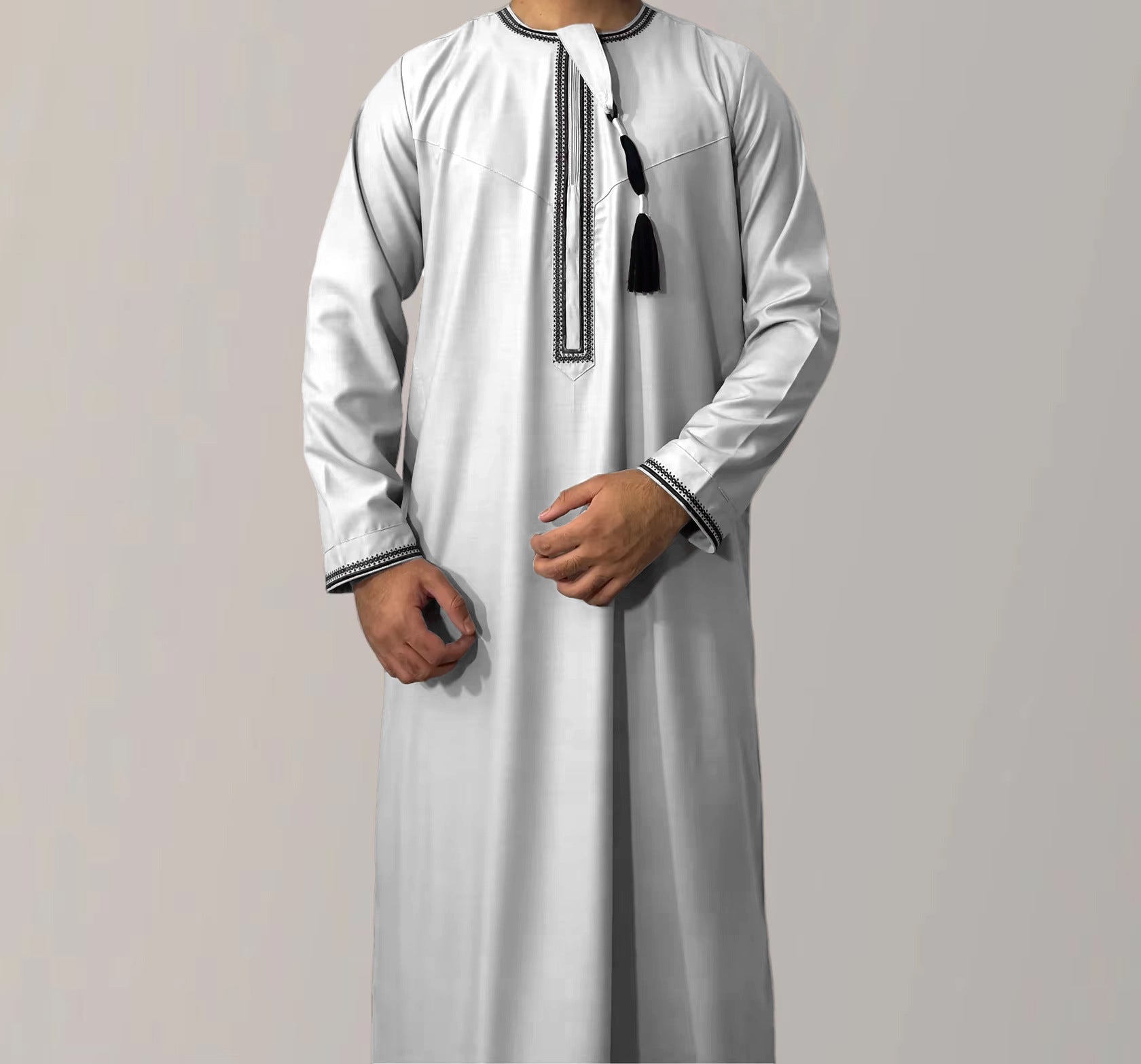 Premium Omani Thobe - Rundhals Broderad Grov Tofs