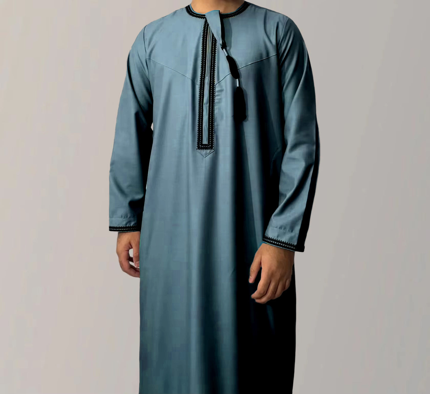 Premium Omani Thobe - Rundhals Broderad Grov Tofs