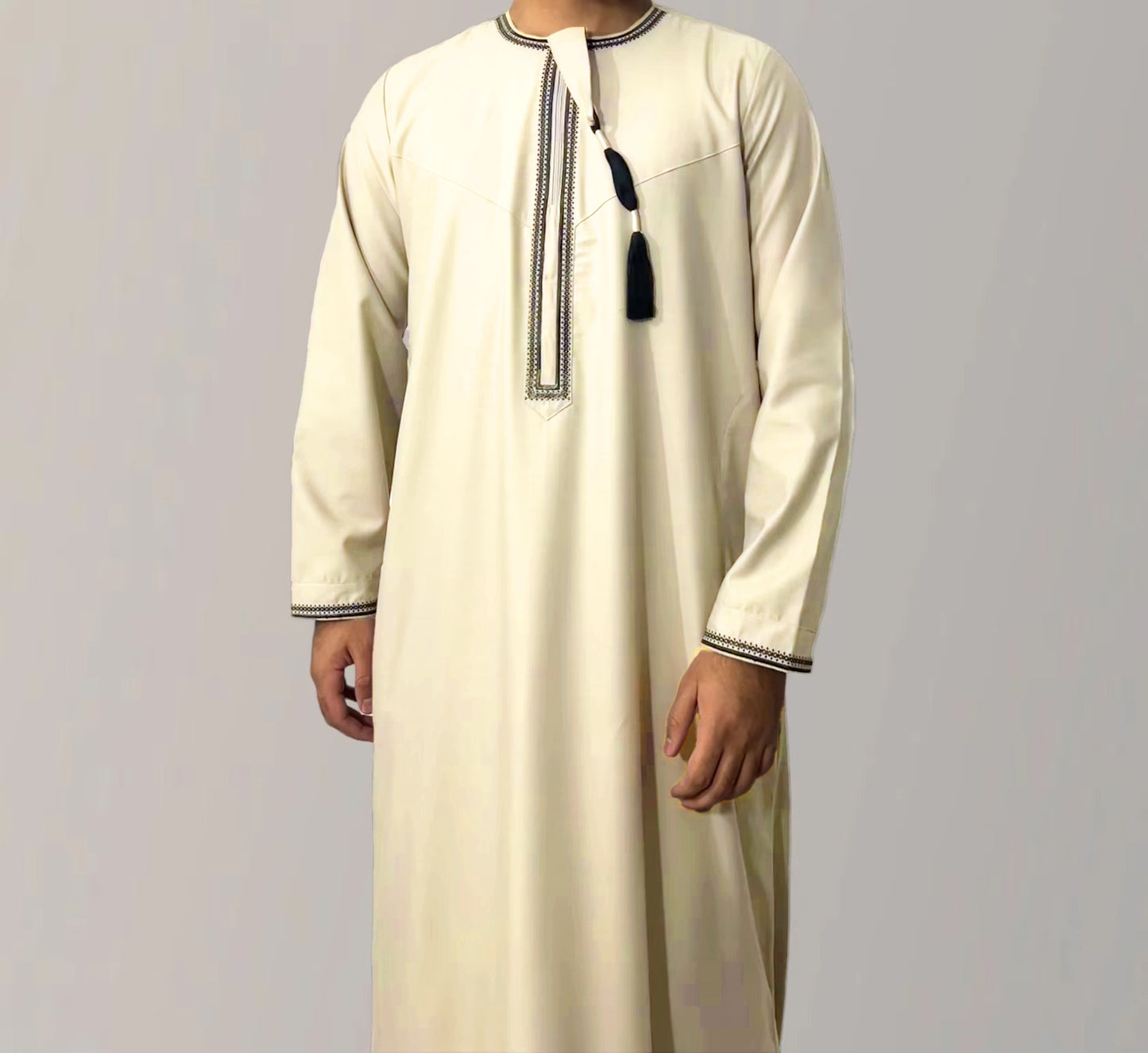 Premium Omani Thobe - Rundhals Broderad Grov Tofs