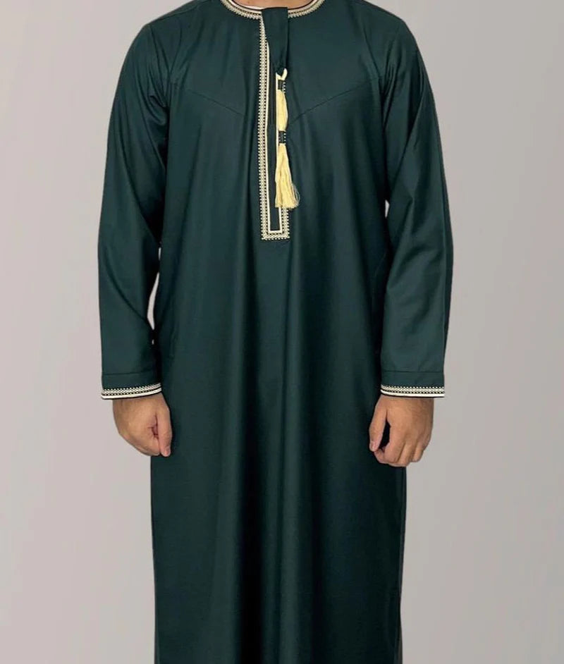 Premium Omani Thobe - Rundhals Broderad Grov Tofs