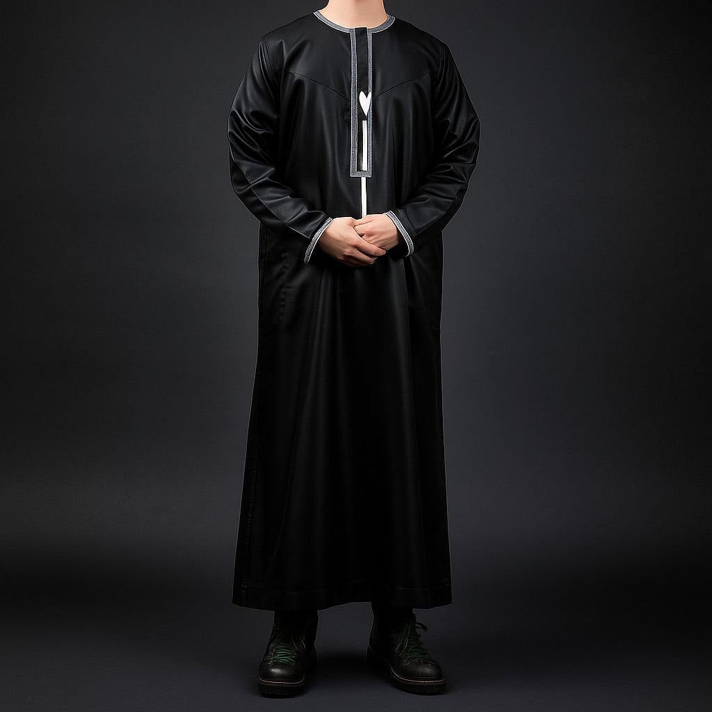 Premium-Omanischer Thobe – Rundhalsausschnitt, bestickte grobe Quaste